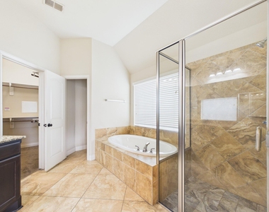2807 Naples Park Lane - Photo Thumbnail 17