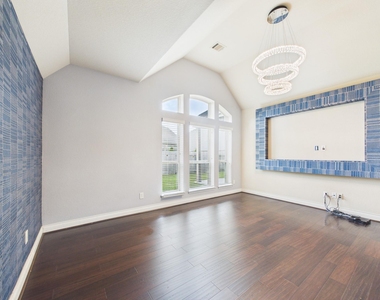 2807 Naples Park Lane - Photo Thumbnail 14