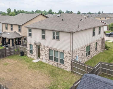 2518 Boxwood Park Lane - Photo Thumbnail 9