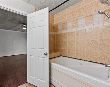 430 W Redway Lane W - Photo Thumbnail 14