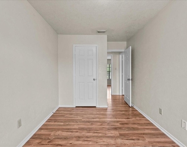 430 W Redway Lane W - Photo Thumbnail 36