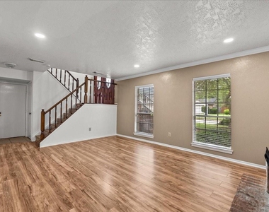 430 W Redway Lane W - Photo Thumbnail 11