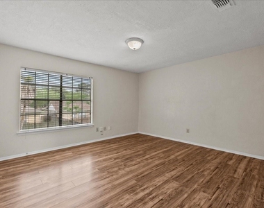 430 W Redway Lane W - Photo Thumbnail 27