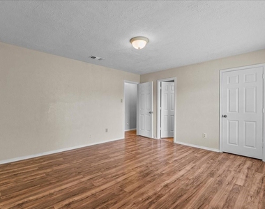 430 W Redway Lane W - Photo Thumbnail 28