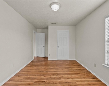 430 W Redway Lane W - Photo Thumbnail 26