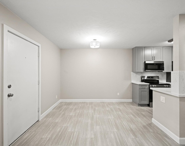 2201 Fountain View Drive - Photo Thumbnail 2