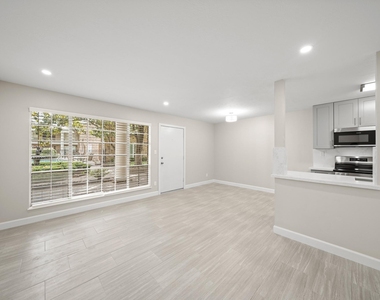 2201 Fountain View Drive - Photo Thumbnail 4