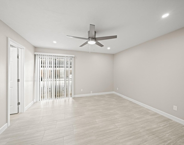 2201 Fountain View Drive - Photo Thumbnail 5