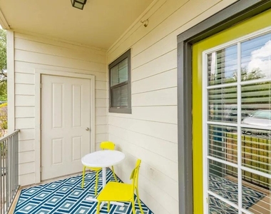 6710 Babcock Road - Photo Thumbnail 8
