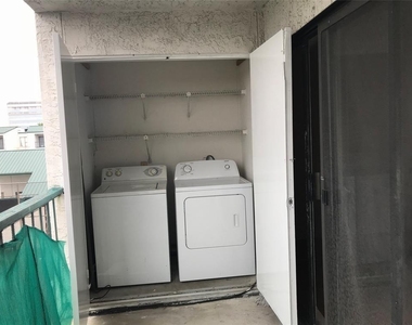 2826 S Bartell Drive - Photo Thumbnail 3