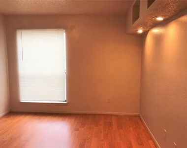 2826 S Bartell Drive - Photo Thumbnail 6