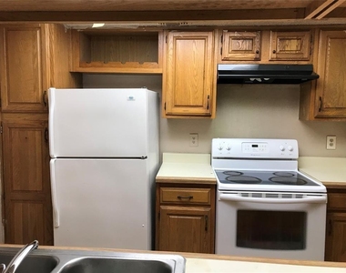 2826 S Bartell Drive - Photo Thumbnail 4