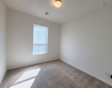 1128 Swinford Court - Photo Thumbnail 9