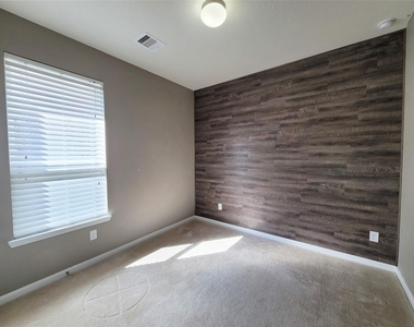 1128 Swinford Court - Photo Thumbnail 8