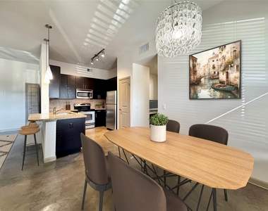 306 Mcgowen Street - Photo Thumbnail 2