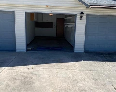 9045 S York Lane S - Photo Thumbnail 32