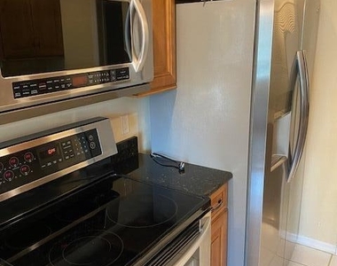 9045 S York Lane S - Photo Thumbnail 8