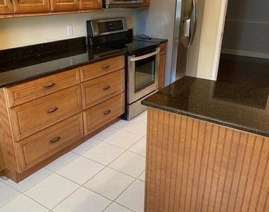 9045 S York Lane S - Photo Thumbnail 6