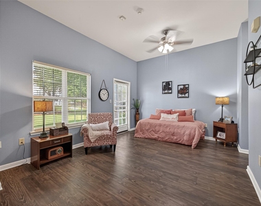 929 Rockmead - Photo Thumbnail 3