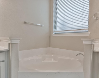 27124 Regal Scott Drive - Photo Thumbnail 28