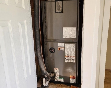 1301 N Avenue H - Photo Thumbnail 21