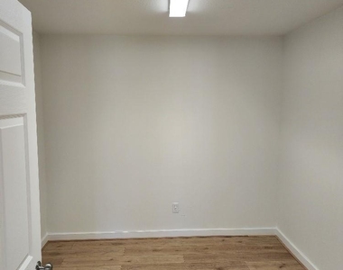 1301 N Avenue H - Photo Thumbnail 13