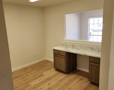 1301 N Avenue H - Photo Thumbnail 9