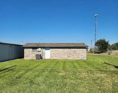 1301 N Avenue H - Photo Thumbnail 28