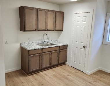 1301 N Avenue H - Photo Thumbnail 12