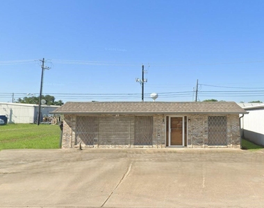1301 N Avenue H - Photo Thumbnail 4