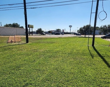 1301 N Avenue H - Photo Thumbnail 24