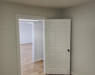 1301 N Avenue H - Photo Thumbnail 14