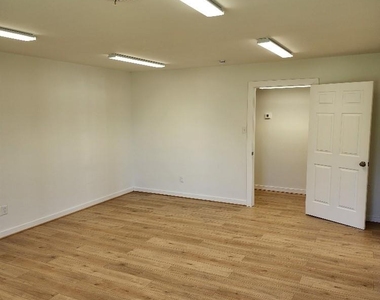 1301 N Avenue H - Photo Thumbnail 17