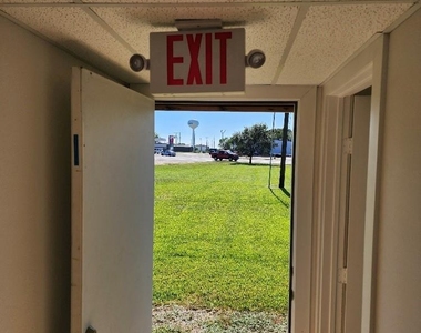 1301 N Avenue H - Photo Thumbnail 23