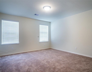 208 Autumn Berry Lane - Photo Thumbnail 20