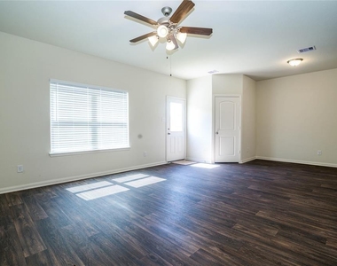 208 Autumn Berry Lane - Photo Thumbnail 10