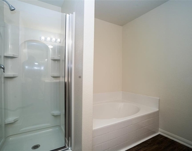 208 Autumn Berry Lane - Photo Thumbnail 18