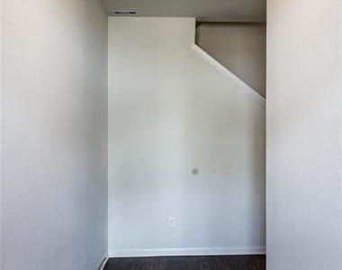 208 Autumn Berry Lane - Photo Thumbnail 6