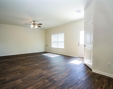 208 Autumn Berry Lane - Photo Thumbnail 9