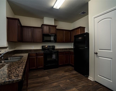 208 Autumn Berry Lane - Photo Thumbnail 8