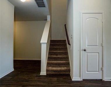 208 Autumn Berry Lane - Photo Thumbnail 13
