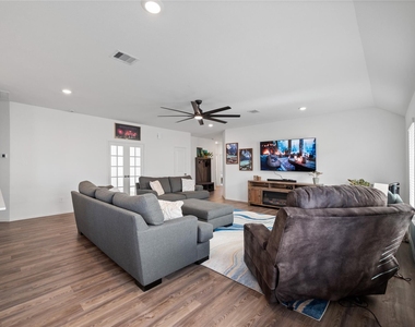 237 Augustine Way - Photo Thumbnail 8
