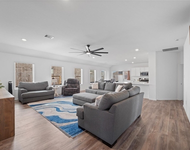 237 Augustine Way - Photo Thumbnail 5