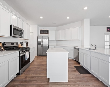 237 Augustine Way - Photo Thumbnail 12