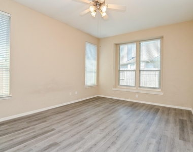 719 Levi Bend - Photo Thumbnail 20