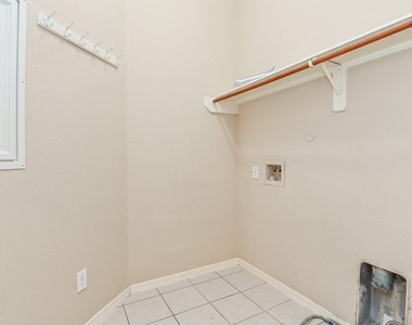 719 Levi Bend - Photo Thumbnail 28