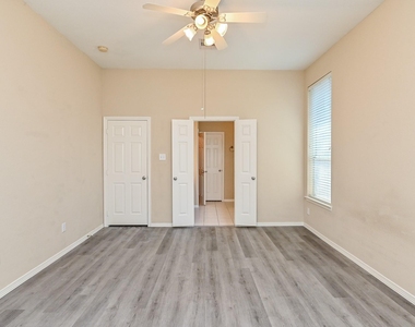 719 Levi Bend - Photo Thumbnail 19