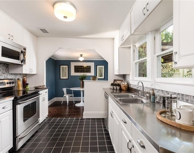 1111 E Patterson Street - Photo Thumbnail 5