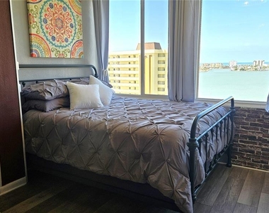 4575 Cove Circle - Photo Thumbnail 6