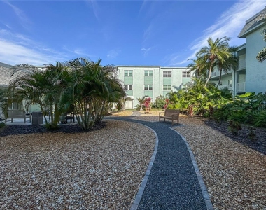 1706 Belleair Forest Drive - Photo Thumbnail 11